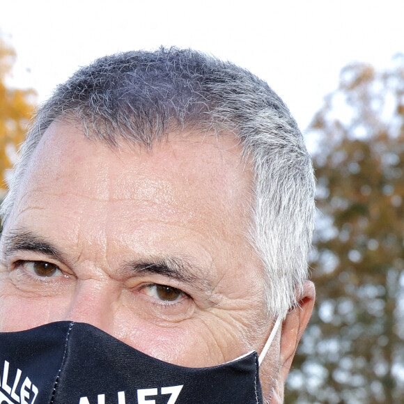 Exclusif - Jean-Marie Bigard - Inauguration de la Fête à Neuneu au profit de l'association "Innocence En Danger" au Bois de Boulogne à Paris, France,ce, le 4 septembre 2020. Jean-Marie Bigard porte un masque assorti à son célèbre T-shirt. © Cédric Perrin/Bestimage