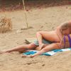 Exclusif - Dominic Purcell et sa compagne AnnaLyne McCord profitent d'un après-midi sur la plage d'Huntington, le 11 septembre 2020.