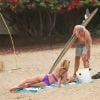 Exclusif - Dominic Purcell et sa compagne AnnaLynne McCord profitent d'un après-midi sur la plage d'Huntington, le 11 septembre 2020.