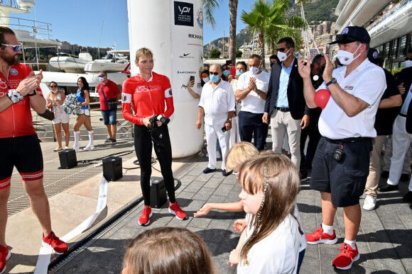 La princesse Charlène de Monaco, le prince Albert II de Monaco, le prince Jacques de Monaco et la princesse Gabriella de Monaco - La famille princière de Monaco à l'arrivée de la 3ème édition de la course "The Crossing : Calvi-Monaco Water Bike Challenge". Monaco, le 13 septembre 2020. © Bruno Bebert/Bestimage