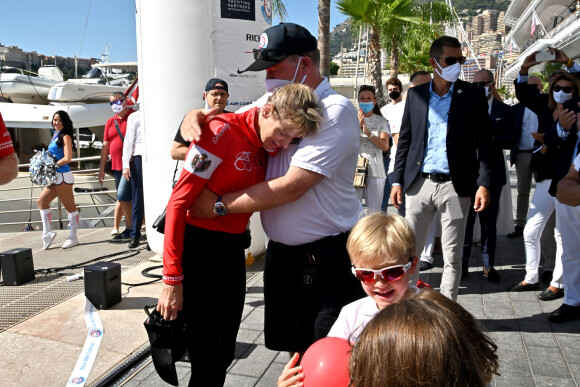La princesse Charlène de Monaco, le prince Albert II de Monaco, le prince Jacques de Monaco et la princesse Gabriella de Monaco - La famille princière de Monaco à l'arrivée de la 3ème édition de la course "The Crossing : Calvi-Monaco Water Bike Challenge". Monaco, le 13 septembre 2020. © Bruno Bebert/Bestimage