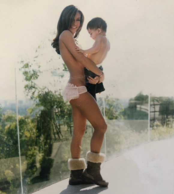 Vanessa Marcil et son fils Kassius, né de sa relation avec Brian Austin Green. Photo publiée en juin 2019.