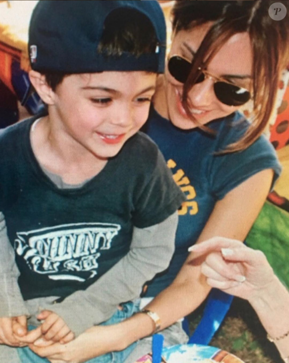 Vanessa Marcil et son fils Kassius, né de sa relation avec Brian Austin Green. Photo publiée le 3 août 2020.