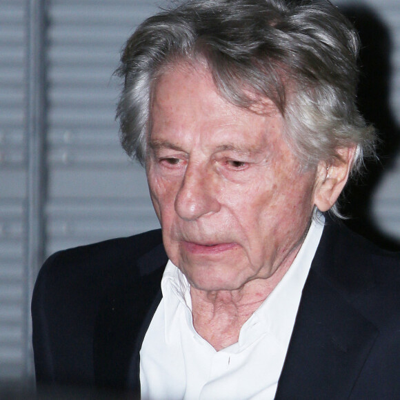 Roman Polanski quitte l'avant-première du film "J'accuse" au cinéma UGC Normandie entouré de 5 gardes du corps à Paris.