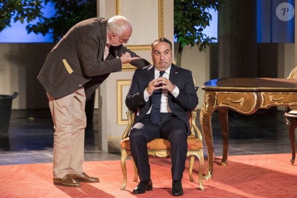 Exclusif - François Berléand et François-Xavier Demaison - F.Xavier Demaison et F. Berléand dans la pièce "Par le Bout du Nez" lors du Festival de Ramatuelle, le 2 août 2020. © Cyril Bruneau / Festival de Ramatuelle / Bestimage