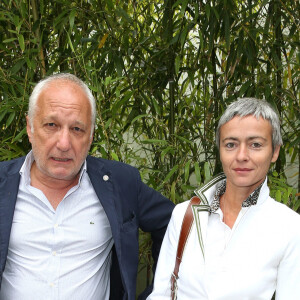 François Berléand et sa compagne Alexia Strési - People dans le village lors du tournoi de tennis de Roland-Garros à Paris, le 2 juin 2015.