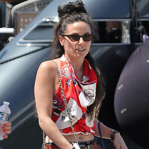 Capucine Anav et ses amies Katrina Patchett et Fiona Cabaye sont allées faire du shopping dans le magasin Les Canebiers à Saint-Tropez. Le 22 juillet 2020. © Luc Boutria / Nice Matin / Bestimage