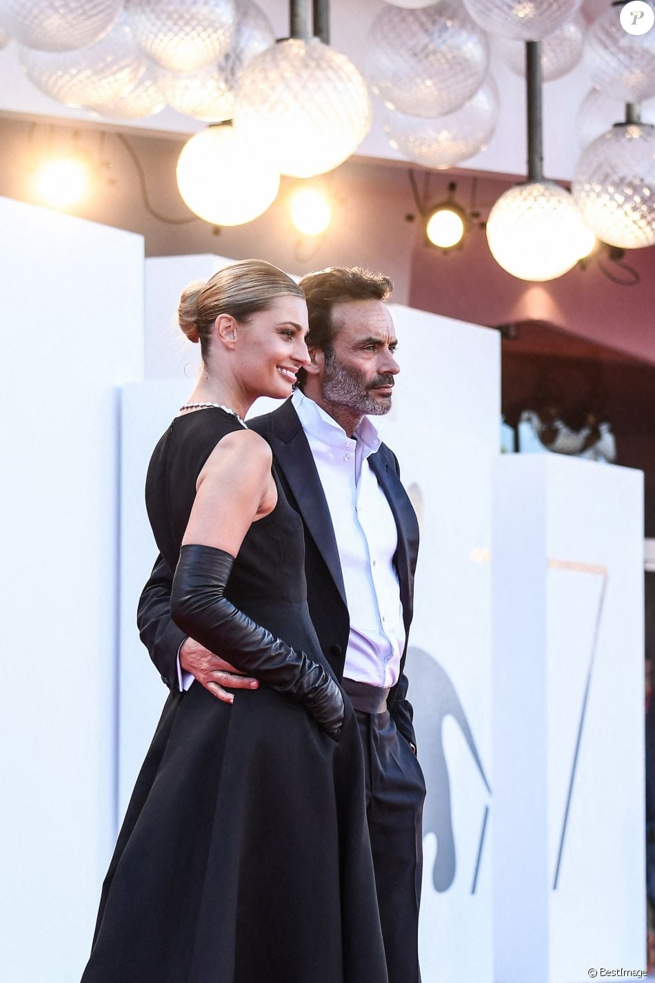 Anthony Delon et sa compagne Sveva Alviti lors de la cérémonie d'ouverture de la 77ème édition ...