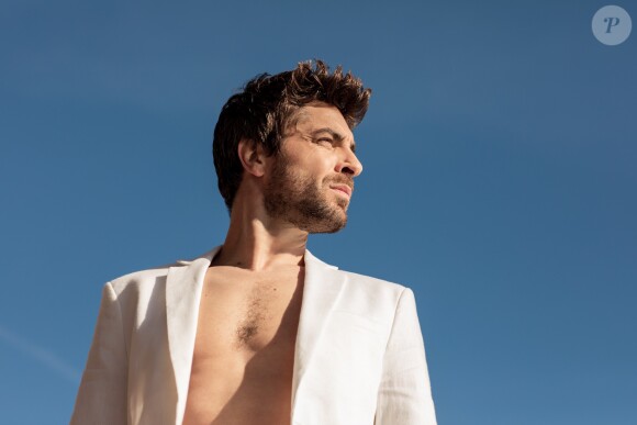 Agustín Galiana, photo promotionnelle de son album "Plein soleil". 2020.