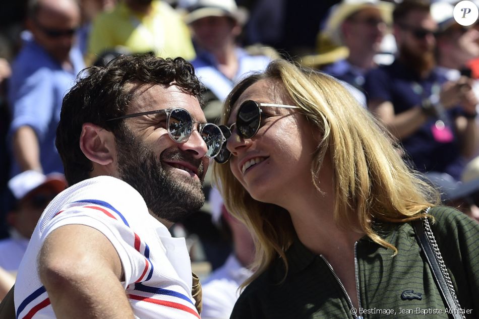 Qui Est Le Mari De Amélie Etasse Amélie Etasse et son compagnon Clement Sejourné dans les tribunes lors