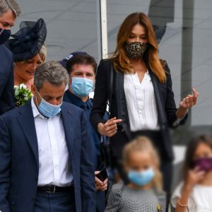 Le maire de La Baule Franck Louvrier, sa femme Sophie Jolivet, Nicolas Sarkozy, sa femme Carla Bruni, leur fille Giulia avec une amie - Mariage du maire de La Baule, Franck Louvrier (ex-conseiller en communication du Président de la République N.Sarkozy) avec Sophie Jolivet à l'hôtel de Ville de La Baule, France © Sébastien Valiela/Bestimage