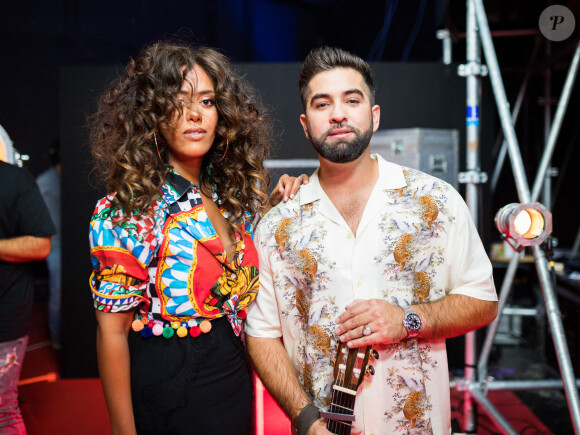 Amel Bent et Kendji Girac - Backstage de l'enregistrement de l'émission "300 Choeurs chantent Dassin" à Paris, le 15 septembre 2020 et diffusé le 16 octobre 2020. © Tiziano Da Silva / Bestimage 