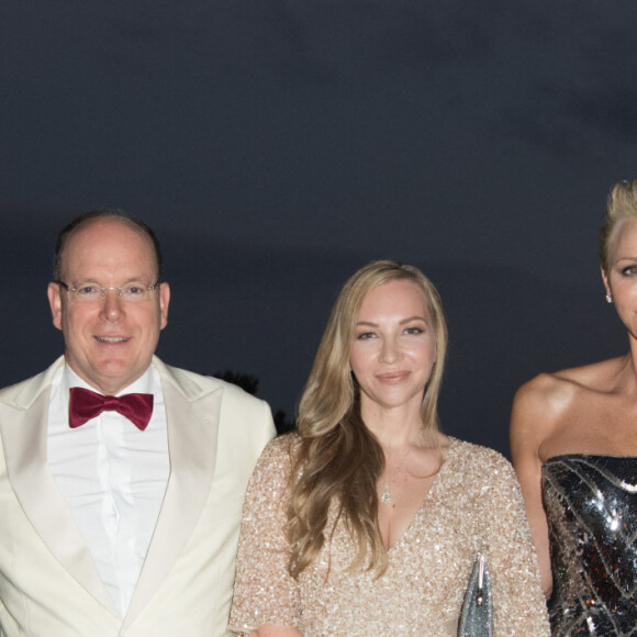 François Cluzet et sa femme Narjiss, le prince Albert II de Monaco, Michelle (la femme de Christopher Froome), la princesse Charlène de Monaco et Christopher Froome - Cocktail - 69 ème Gala de la Croix Rouge Monégasque dans la Salle des Étoiles du Sporting à Monaco le 28 juillet 2017 © Palais Princier / Pierre Villard / Monte-Carlo Société des Bains de Mer via Bestimage