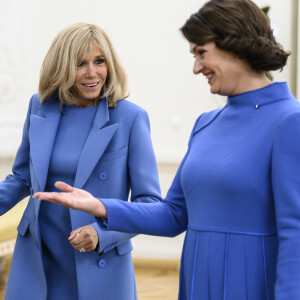 Le président français Emmanuel Macron et sa femme Brigitte Macron rencontrent le président lituanien Gitanas Nauseda et sa femme Diana Nausediene avant une réunion au palais présidentiel de Vilnius, en Lituanie, le 28 septembre 2020. © Eliot Blondet / Pool / Bestimage 