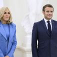 Le président français Emmanuel Macron et sa femme Brigitte Macron rencontrent le président lituanien Gitanas Nauseda et sa femme Diana Nausediene avant une réunion au palais présidentiel de Vilnius, en Lituanie, le 28 septembre 2020. © Eliot Blondet / Pool / Bestimage   