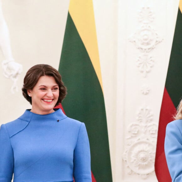 Le président de la république, Emmanuel Macron accompagné de la première dame Brigitte Macron et Gitanas Nauseda, président de la république de Lithuaine, au palais présidentiel, Vilnius, Lituanie, le 28 septembre 2020. © Stéphane Lemouton / Bestimage 