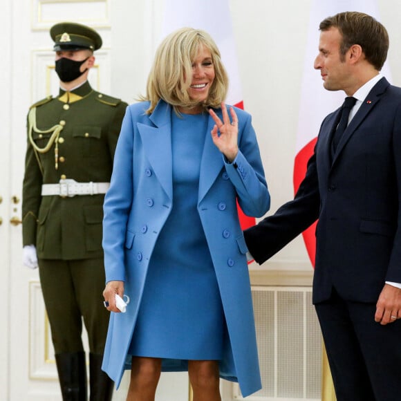 Le président de la république, Emmanuel Macron accompagné de la première dame Brigitte Macron et Gitanas Nauseda, président de la république de Lithuaine, au palais présidentiel, Vilnius, Lituanie, le 28 septembre 2020. © Stéphane Lemouton / Bestimage 