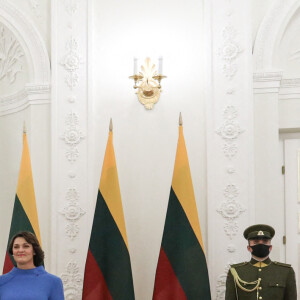 Le président de la république, Emmanuel Macron accompagné de la première dame Brigitte Macron et Gitanas Nauseda, président de la république de Lithuaine, au palais présidentiel, Vilnius, Lituanie, le 28 septembre 2020. © Stéphane Lemouton / Bestimage 