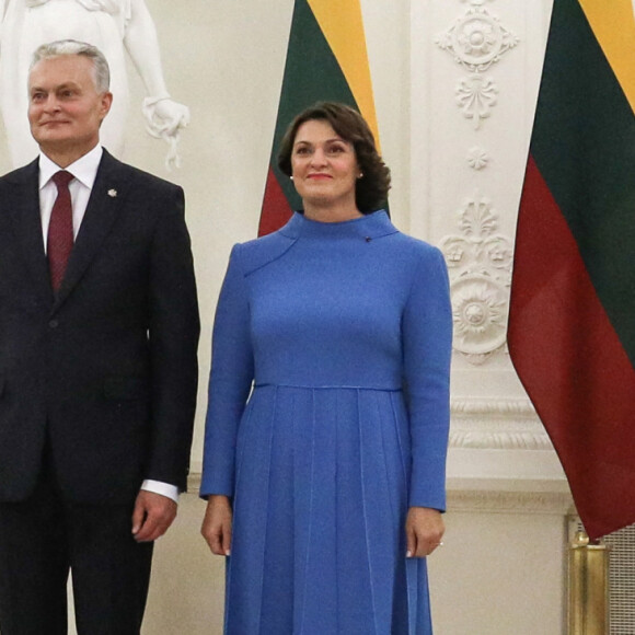 Le président de la république, Emmanuel Macron accompagné de la première dame Brigitte Macron et Gitanas Nauseda, président de la république de Lithuaine, au palais présidentiel, Vilnius, Lituanie, le 28 septembre 2020. © Stéphane Lemouton / Bestimage 