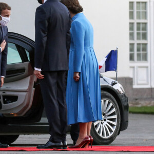 Le président de la république, Emmanuel Macron et la première dame Brigitte Macron arrivent au palais présidentiel pour un entretien avec Gitanas Nauseda, président de la république de Lituanie, accompagné de sa femme Diana Nausédiené, Vilnius, Lituanie, le 28 septembre 2020. © Stéphane Lemouton / Bestimage 