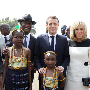 Alassane Ouattara, président de la République de Côte d'Ivoire, Dominique Ouattara, Première dame, Emmanuel Macron, président de la République française, Brigitte Macron, Première dame - Déplacement en Côte d'Ivoire - Arrivées à l'aéroport de Bouaké, le 22 décembre 2019. © Dominique Jacovides / Bestimage 