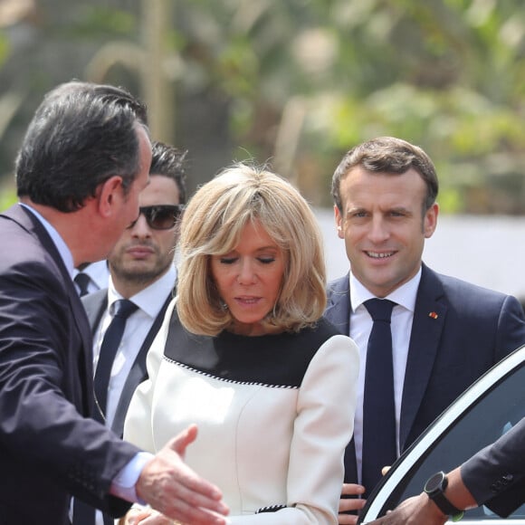 Emmanuel Macron, président de la République française, Brigitte Macron, Première dame - Déplacement en Côte d'Ivoire - Hommage aux soldats français et américains morts dans l'exercice de leur mission en Côte D'ivoire le 6.11.2004, Lycée Descarte à Bouaké, le 22 décembre 2019. © Dominique Jacovides / Bestimage 