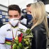 Championnat du monde de cyclisme en Italie à Imola - Julian Alaphilippe devient champion du monde. Marion Rousse est à ses côtés.