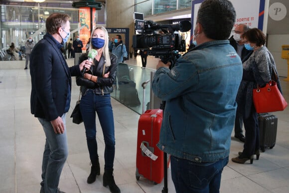 Alaphilippe Julian et Marion Rousse sa compagne de retour à Paris après son titre de champion du monde - Championnats du monde UCI Imola 2020, retour à Paris le 28 septembre 2020. © Pitch / Panoramic / Bestimage  Alaphilippe Julian (FRA) back in Paris after his world champion title - Championnats du monde UCI Imola 2020 Septembre 28th September 2020. 
