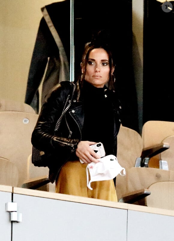 Capucine Anav dans les tribunes des internationaux de tennis de Roland Garros avec son père Didier à Paris le 29 septembre 2020. Capucine s'est faite reprendre six fois par la sécurité car elle enlève a enlevé son masque. © Dominique Jacovides / Bestimage