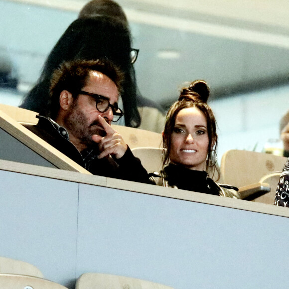 Capucine Anav dans les tribunes des internationaux de tennis de Roland Garros avec son père Didier à Paris le 29 septembre 2020. Capucine s'est faite reprendre six fois par la sécurité car elle enlève a enlevé son masque. © Dominique Jacovides / Bestimage