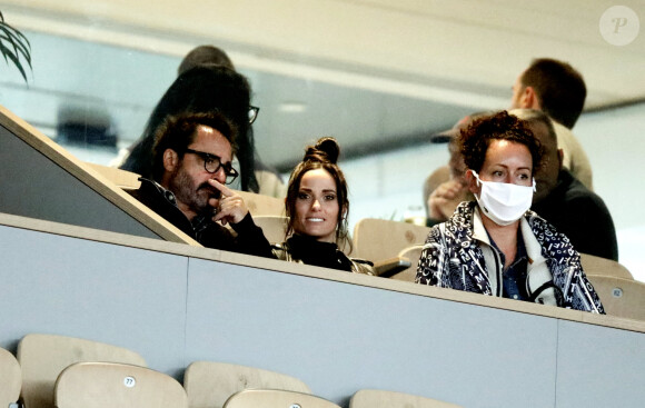 Semi Exclusif - Capucine Anav dans les tribunes des internationaux de tennis de Roland Garros avec son père Didier à Paris le 29 septembre 2020. Capucine s'est faite reprendre six fois par la sécurité car elle enlève a enlevé son masque. © Dominique Jacovides / Bestimage