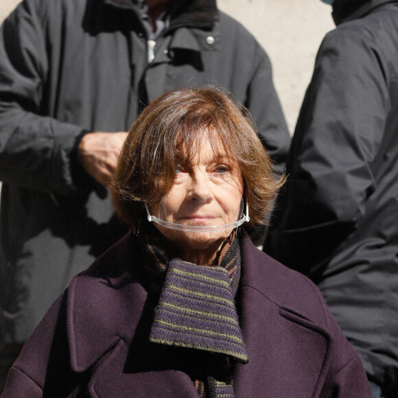 Macha Méril - Sorties des obsèques de Michael Lonsdale en l'église Saint-Roch à Paris le 1er octobre 2020.