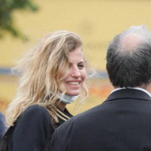 Exclusif - Nicolas Bedos et Pauline Desmonts, Raphaël Mezrahi - Sorties de la messe hommage à Jean-Loup Dabadie en l'église Saint-Germain-des-Prés à Paris le 23 septembre 2020. 