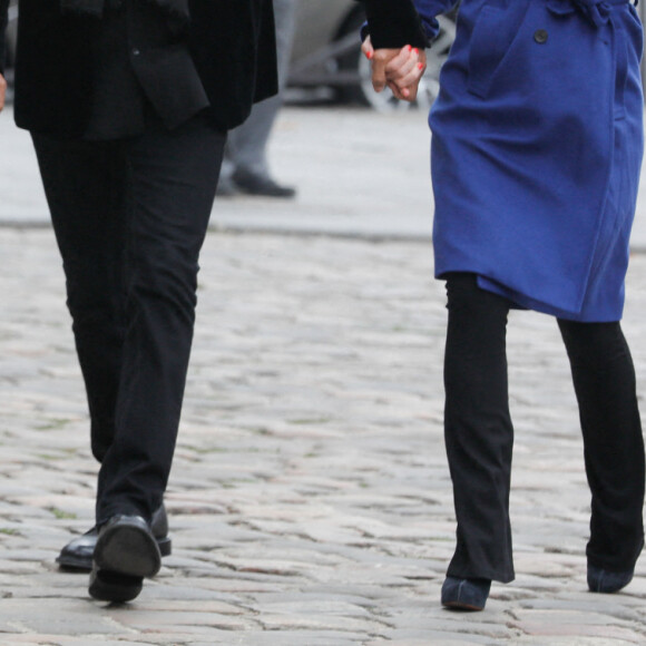 Exclusif - Julien Clerc et sa femme Hélène Grémillon - Arrivées à la messe hommage à Jean-Loup Dabadie en l'église Saint-Germain-des-Prés à Paris le 23 septembre 2020. 