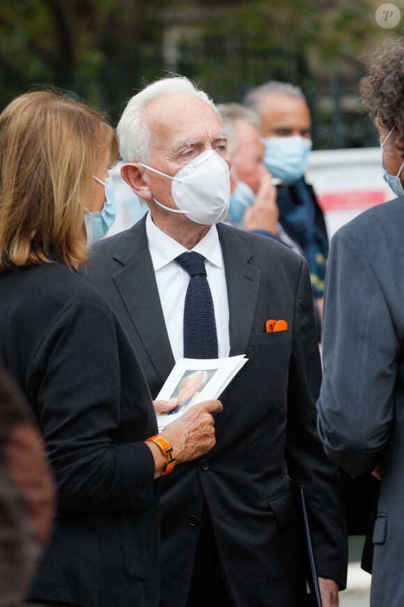 Exclusif - Philippe Labro - Sorties de la messe hommage à Jean-Loup Dabadie en l'église Saint-Germain-des-Prés à Paris le 23 septembre 2020. 