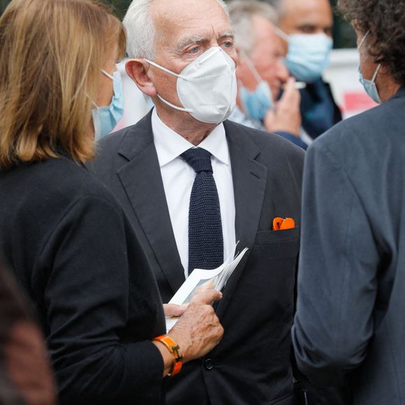 Exclusif - Philippe Labro - Sorties de la messe hommage à Jean-Loup Dabadie en l'église Saint-Germain-des-Prés à Paris le 23 septembre 2020. 