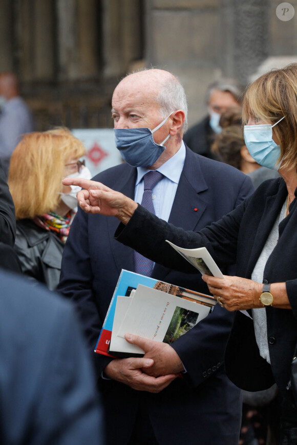 Exclusif - Jacques Toubon - Sorties de la messe hommage à Jean-Loup Dabadie en l'église Saint-Germain-des-Prés à Paris le 23 septembre 2020. 