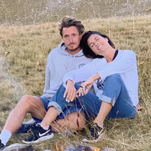 Alessandra Sublet et son amoureux Jordan Deguen lors d'une escapade romantique, sportive et studieuse en août 2020.
