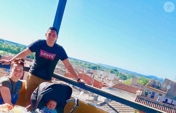 Aubin de "Koh-Lanta" avec sa fiancée Ela et leur fils Noré en Espagne, photo dévoilée sur Instagram le 14 juillet 2020
