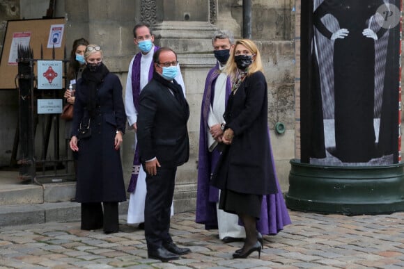 Francois Hollande et Julie Gayet - Obsèques de Juliette Gréco en l'église Saint-Germain-des-Prés, à Paris, le 5 octobre 2020.