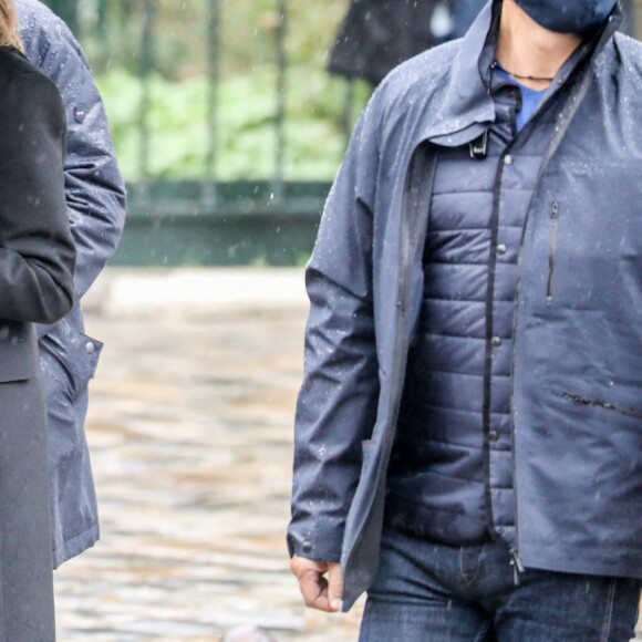 Brigitte Macron et son chef de cabinet Tristan Bromet - Sorties des obsèques de Juliette Gréco en l'église Saint-Germain-des-Prés. Le 5 octobre 2020 © Jacovides-Moreau / Bestimage