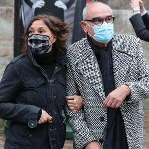 Zazie et Pascal Nègre - Sorties des obsèques de Juliette Gréco en l'église Saint-Germain-des-Prés. Le 5 octobre 2020 © Jacovides-Moreau / Bestimage 