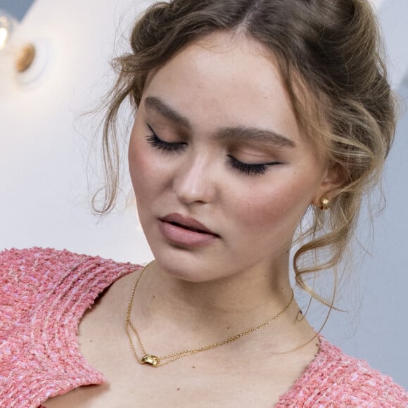 Lily-Rose Depp - Photocall du défilé de mode prêt-à-porter printemps-été 2021 "Chanel" au Grand Palais à Paris. Le 6 octobre 2020. © Olivier Borde / Bestimage