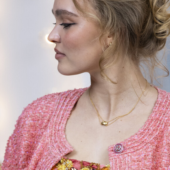 Lily-Rose Depp - Photocall du défilé de mode prêt-à-porter printemps-été 2021 "Chanel" au Grand Palais à Paris. Le 6 octobre 2020. © Olivier Borde / Bestimage