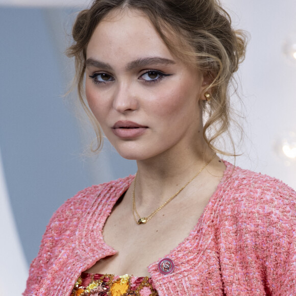 Lily-Rose Depp - Photocall du défilé de mode prêt-à-porter printemps-été 2021 "Chanel" au Grand Palais à Paris. Le 6 octobre 2020. © Olivier Borde / Bestimage