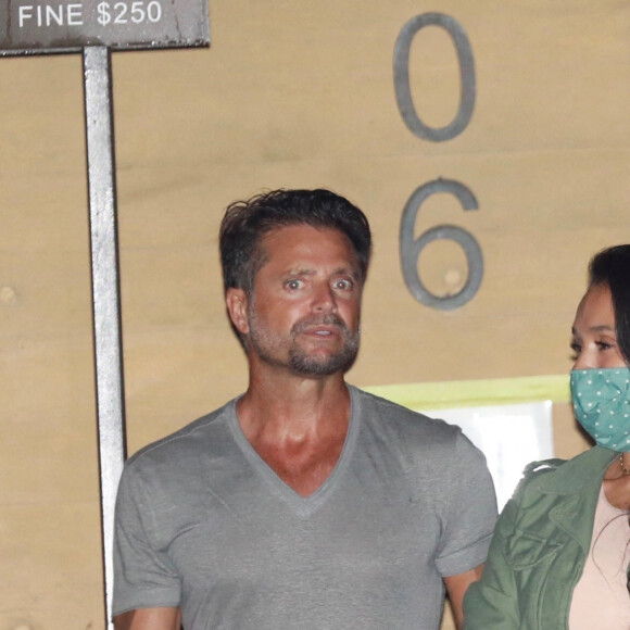 David Charvet est allé diner avec sa compagne Oksana Rykova au restaurant Nobu dans le quartier de Malibu à Los Angeles pendant l'épidémie de coronavirus (Covid-19), le 1er octobre 2020.