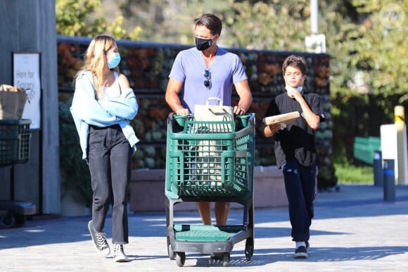 David Charvet est allé faire des courses avec ses enfants Shaya et Heaven à Los Angeles pendant l'épidémie de coronavirus (Covid-19). Le 16 juillet 2020.