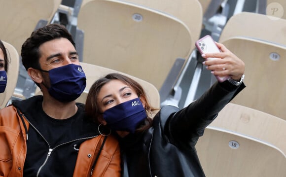 Rachel Legrain-Trapani et son compagnon Valentin Léonard dans les tribunes du tournoi de tennis des Interrnationaux de Roland Garros à Paris. Le 3 octobre 2020 © Dominique Jacovides / Bestimage