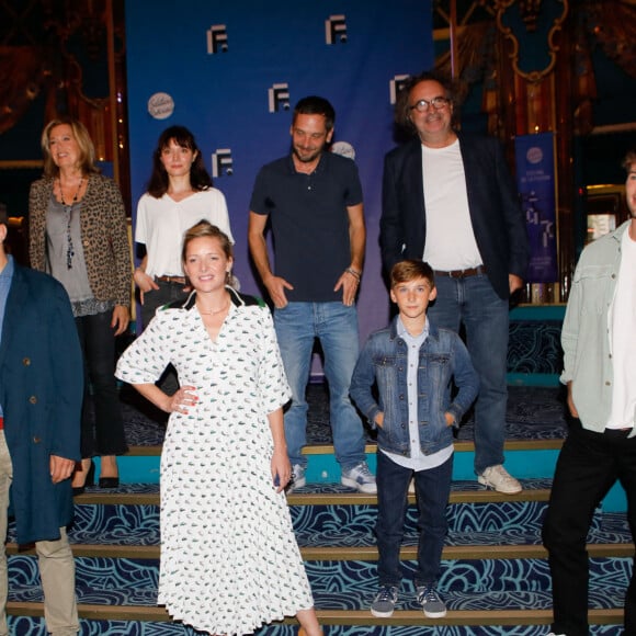 Catherine Alric, Maud Imbert, Benjamin Bellecour and Gregoire Bonnet, (Bottom L-R) Jean-Baptiste Puech, Charlie Bruneau, Alex Terrier, Victor Meutelet - Photocall de "Le Mensonge" lors du Festival de la Fiction TV "Edition spéciale - 3 jours à Paris" aux Folies Bergère à Paris, le 18 septembre 2020. © Christophe Clovis / Bestimage