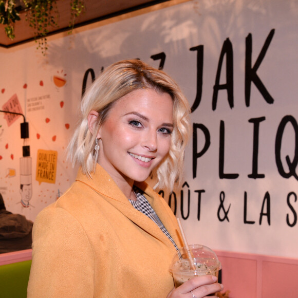 Kelly Vedovelli - Inauguration du nouveau restaurant de fast food healthy de K. Adams, le "Jak Healthy" au 24 rue de Rivoli dans le 4ème arrondissement à Paris, le 15 octobre 2019. © Rachid Bellak/Bestimage